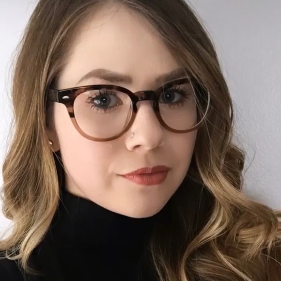 ✨Meet your Posher, Johanna✨ - Picture 2 of 2